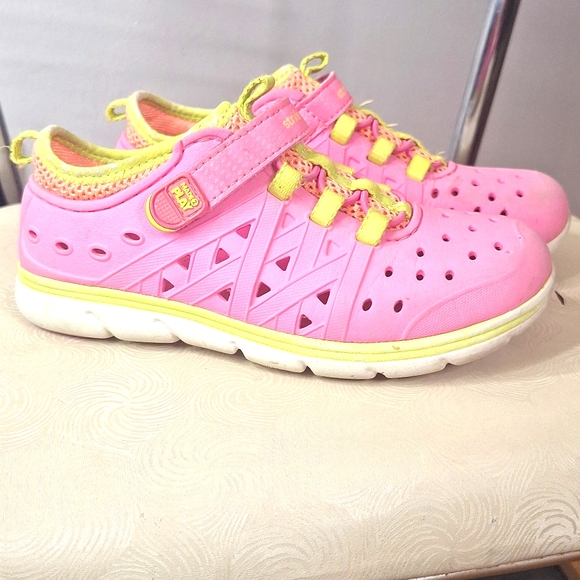 Girl's Pink Water Shoes - Picture 5 of 8